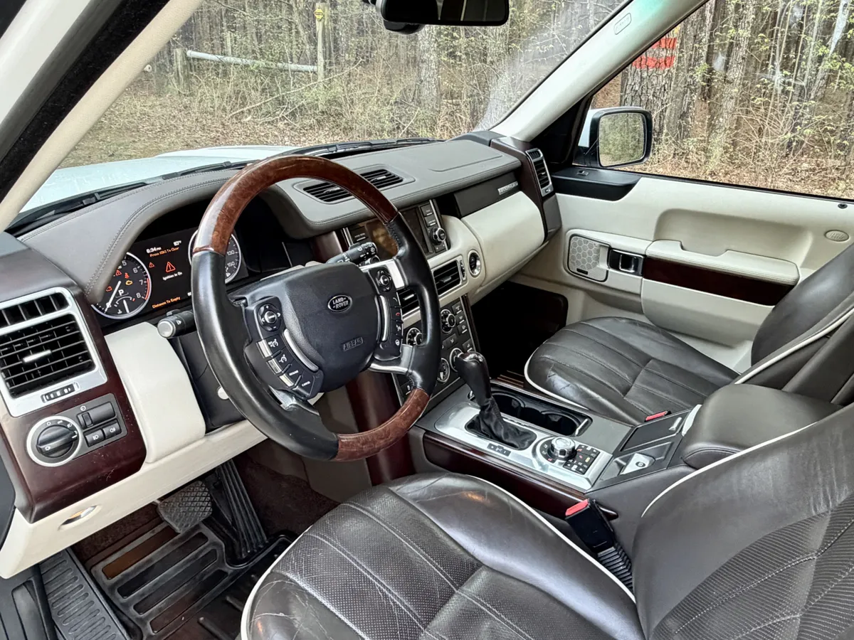 2011 Land Rover Range Rover HSE Luxury