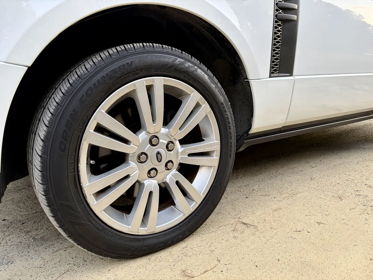 2011 Land Rover Range Rover HSE Luxury