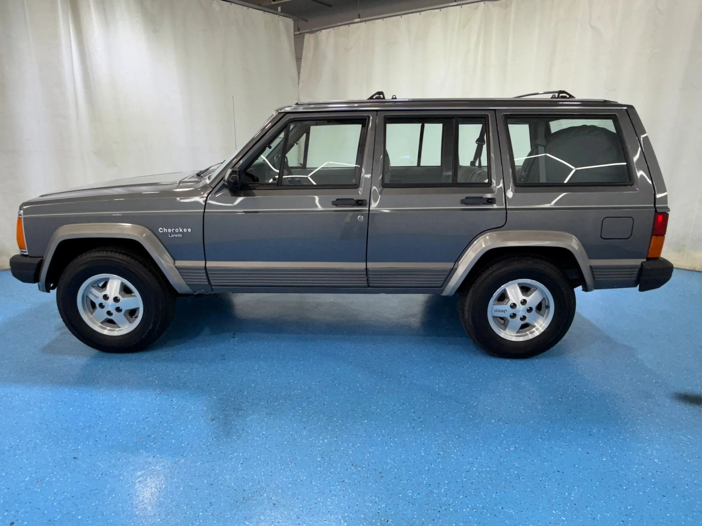 1990 Jeep Cherokee Laredo - 2