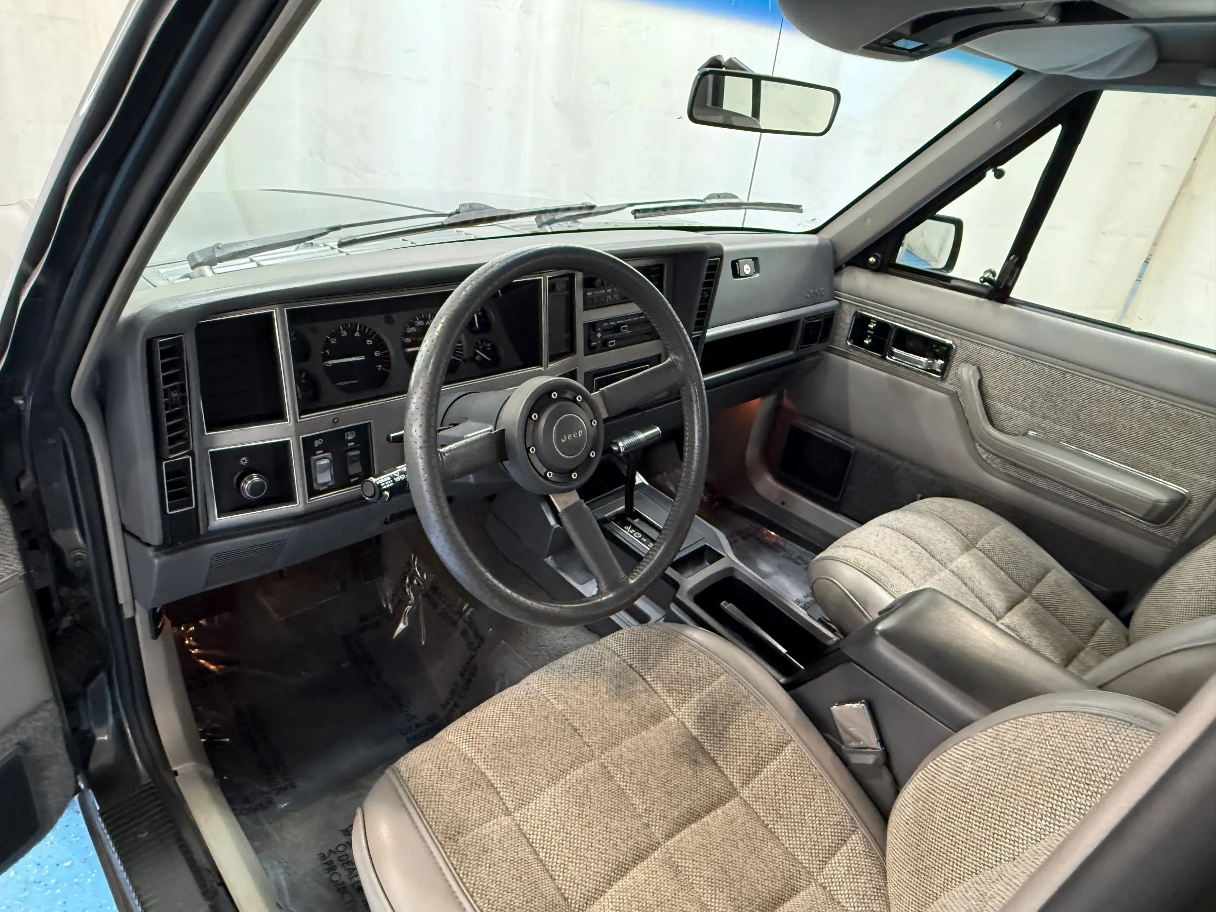 1990 Jeep Cherokee Laredo - 3