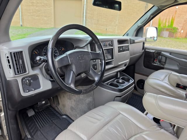 2004 Chevrolet Express G1500 Explorer Limited SE
