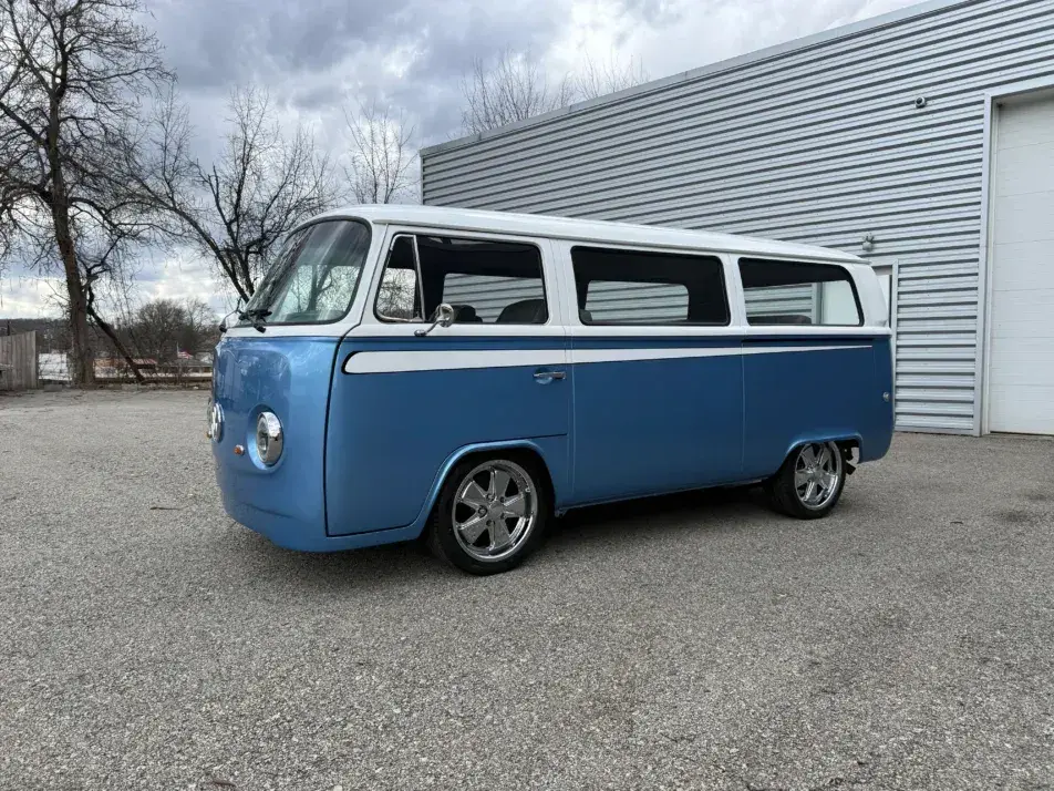  Volkswagen Bus