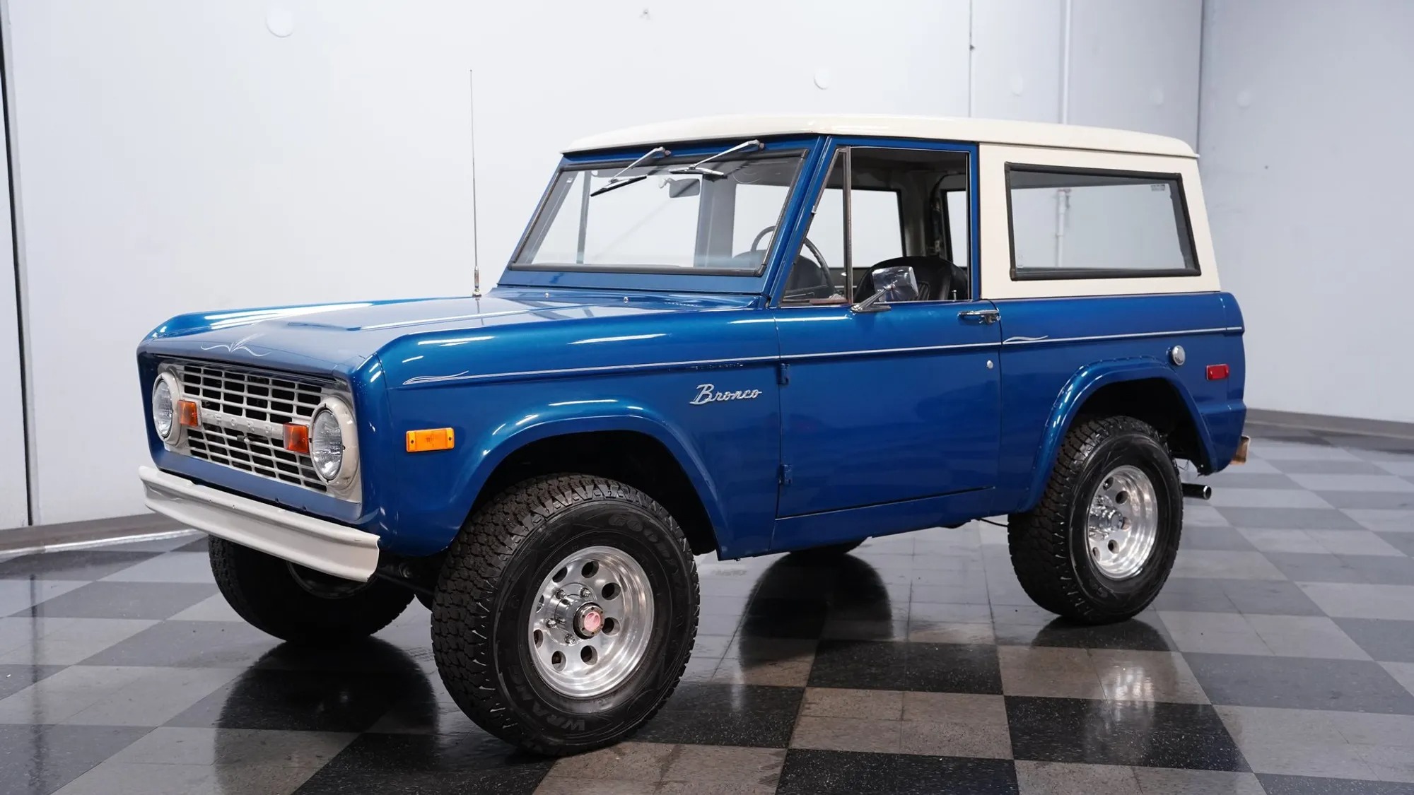 1974 Ford Bronco - 2