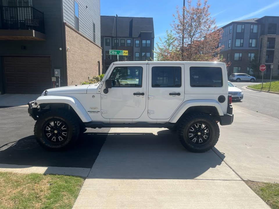 2013 Jeep Wrangler Sahara - 5