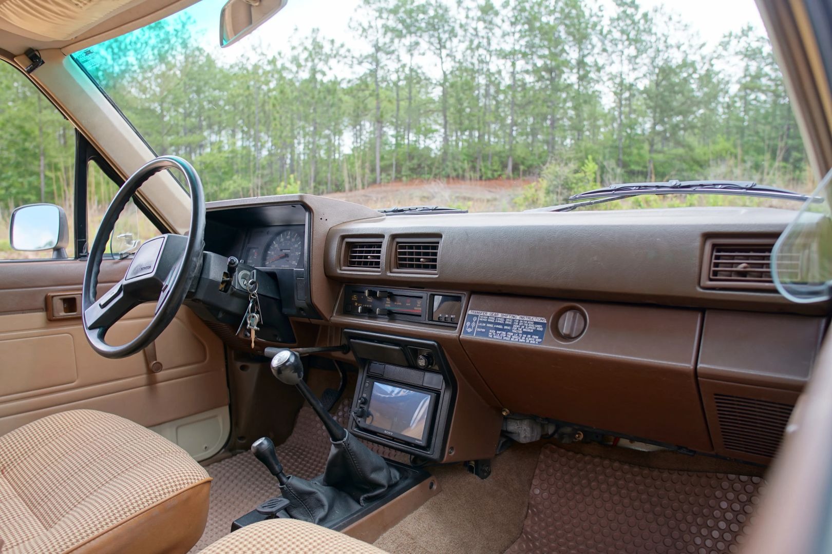 1984 Toyota Pickup Flatbed 4X4 Restomod