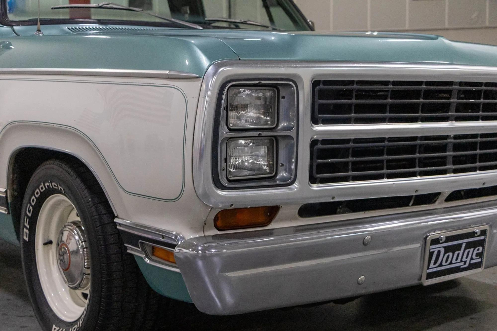 1980 Dodge D150 Adventurer