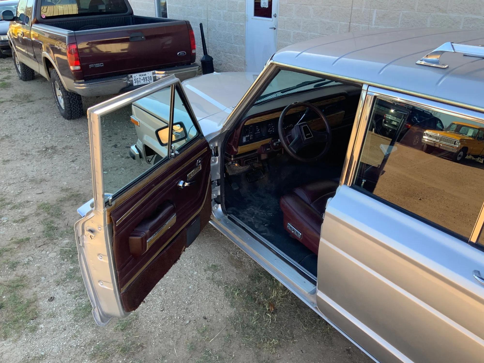 1987 Jeep Grand Wagoneer