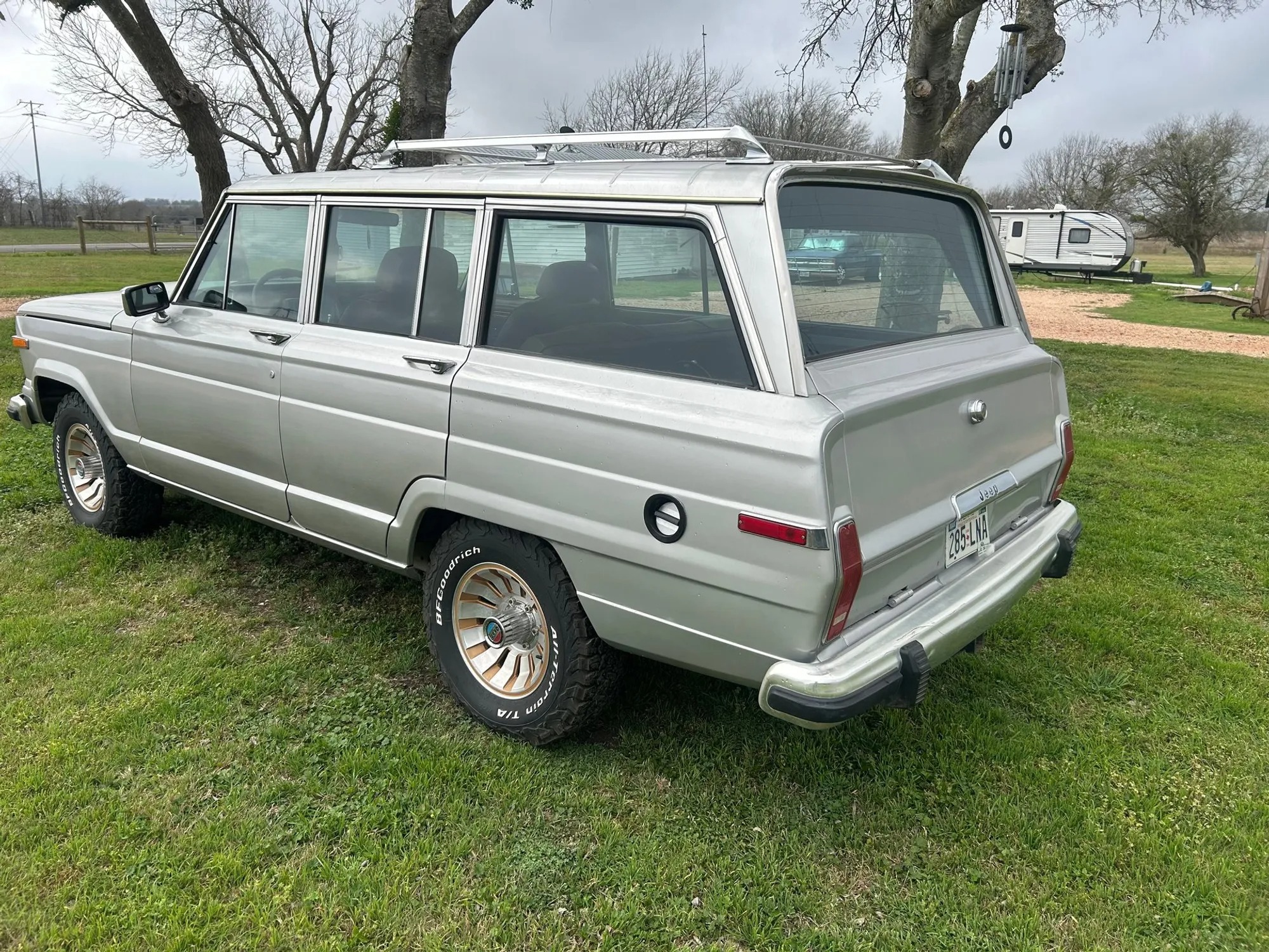 1987 Jeep Grand Wagoneer - 3