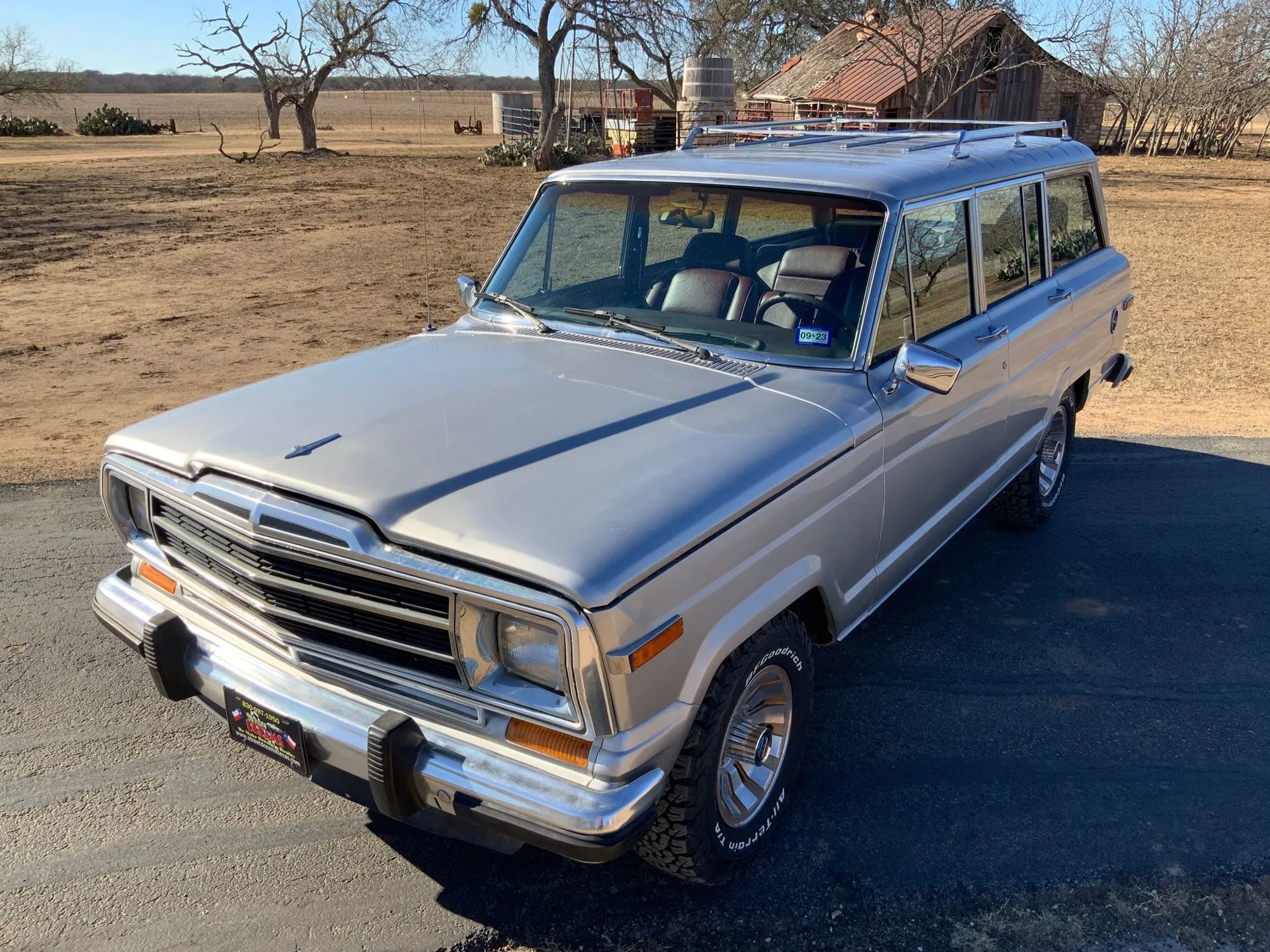 1987 Jeep Grand Wagoneer - 2