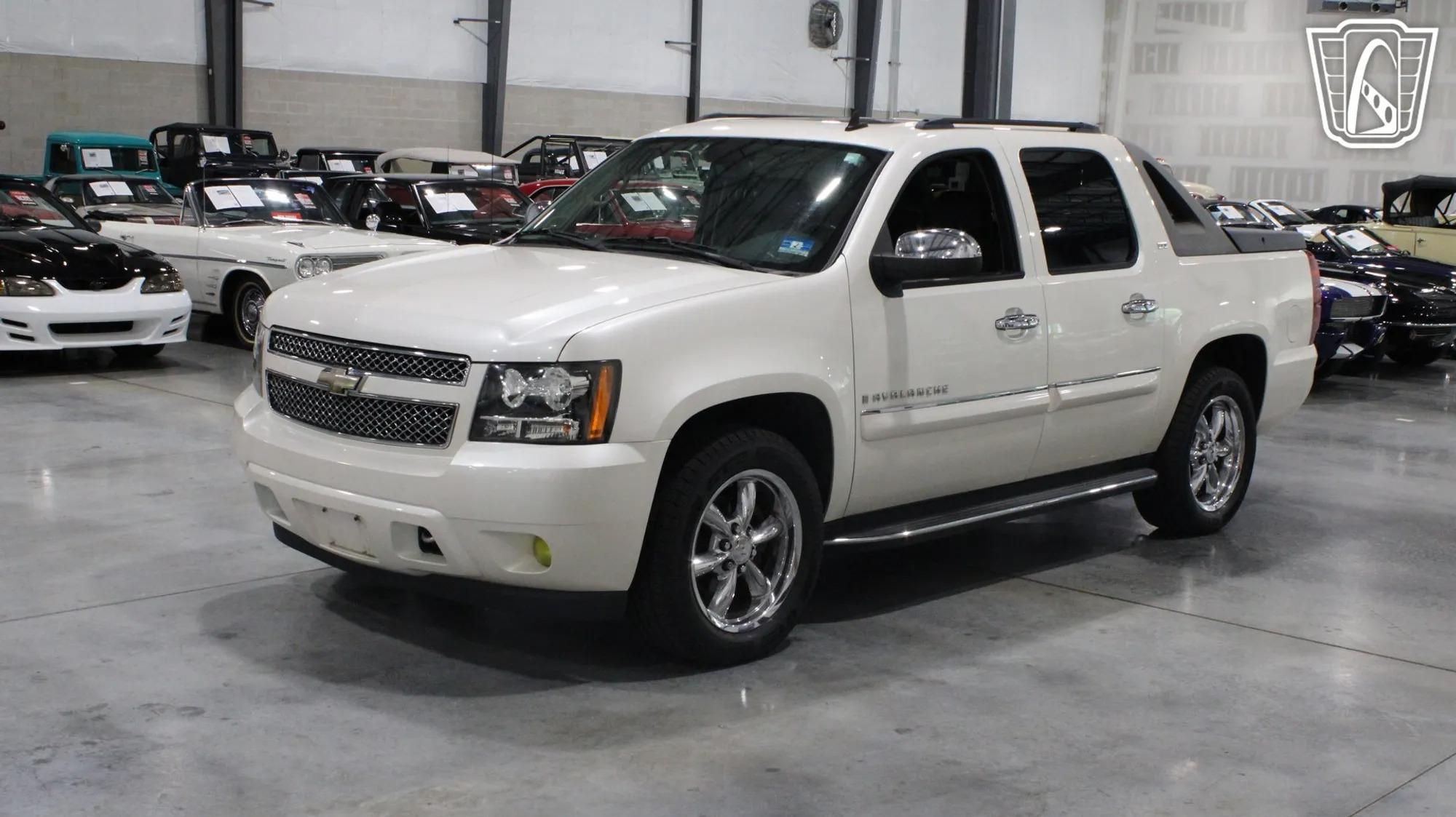 2008 Chevrolet Avalanche LS - 2