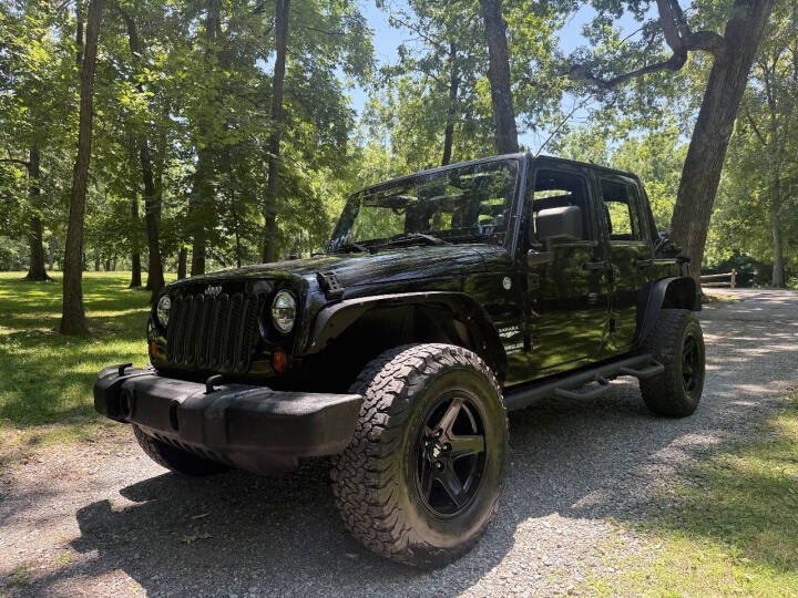 2011 Jeep Wrangler Unlimited Sahara - 3