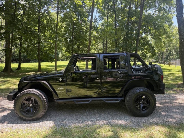 2011 Jeep Wrangler Unlimited Sahara - 2