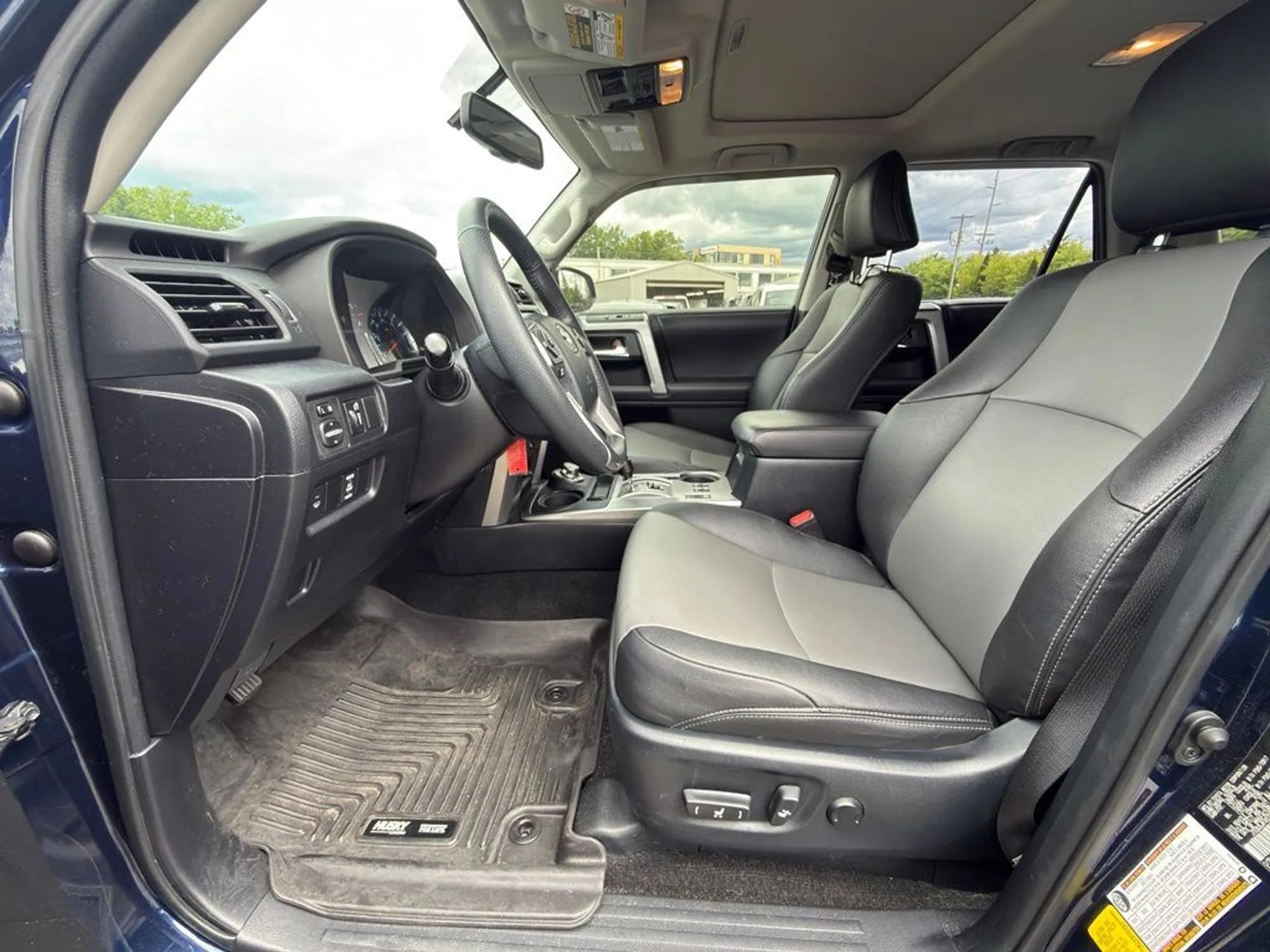 2019 Toyota 4Runner SR5 Premium - 4