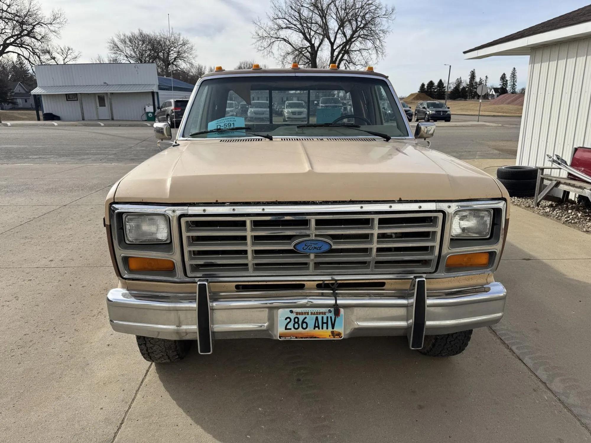 1985 Ford F-150 XLT Lariat 4×4 - 2