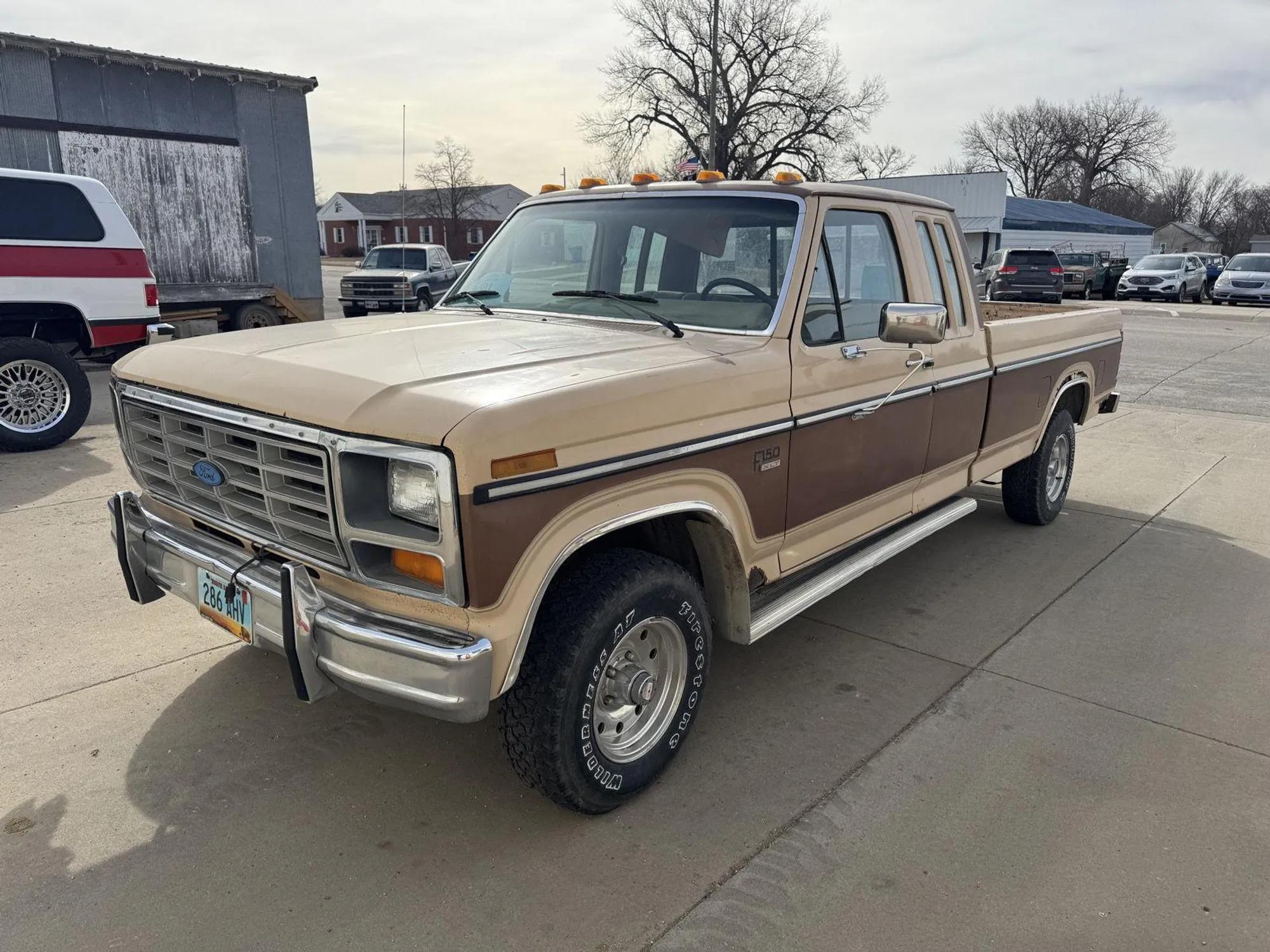 1985 Ford F-150 XLT Lariat 4×4 - 4