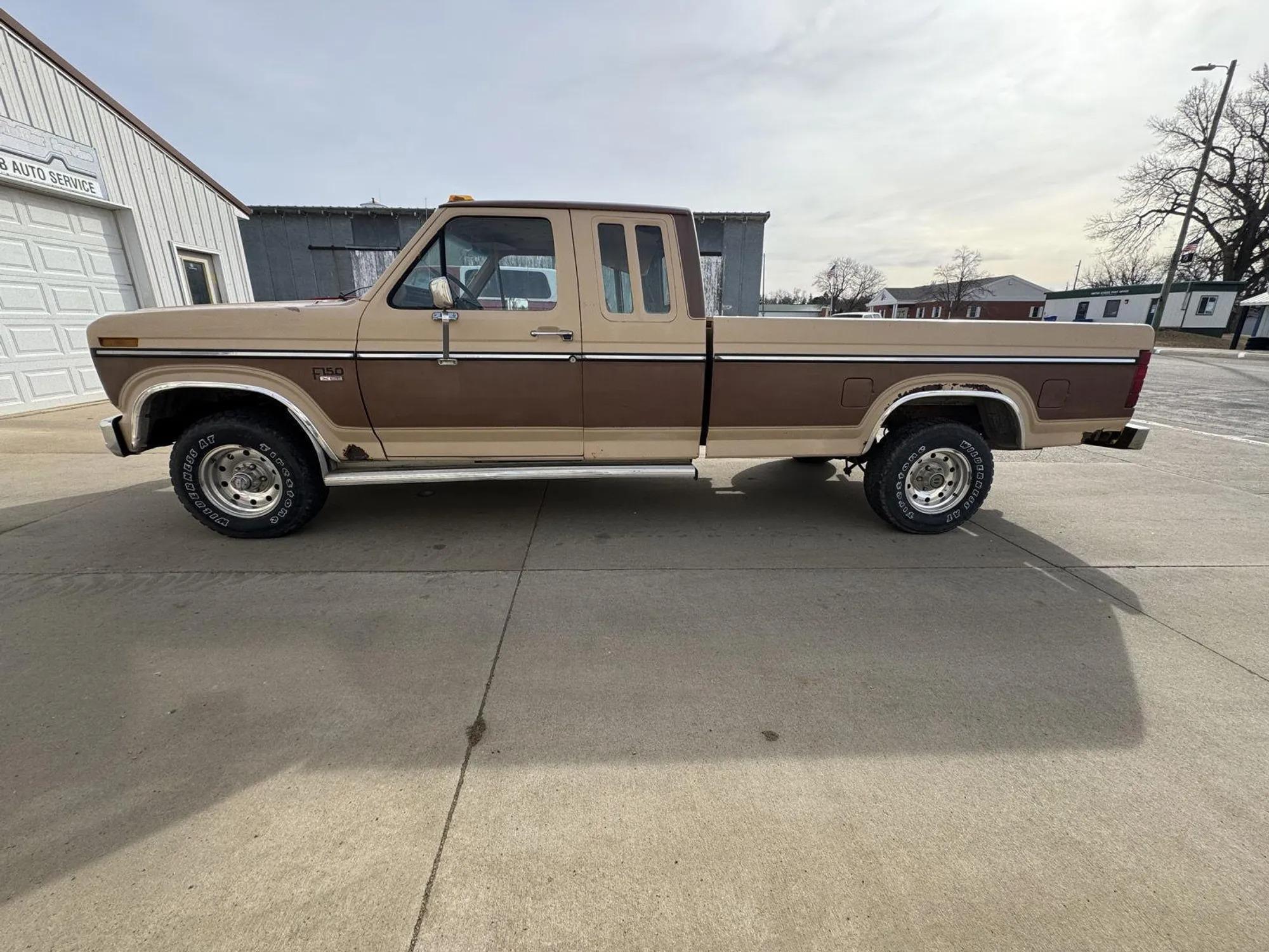 1985 Ford F-150 XLT Lariat 4×4 - 3