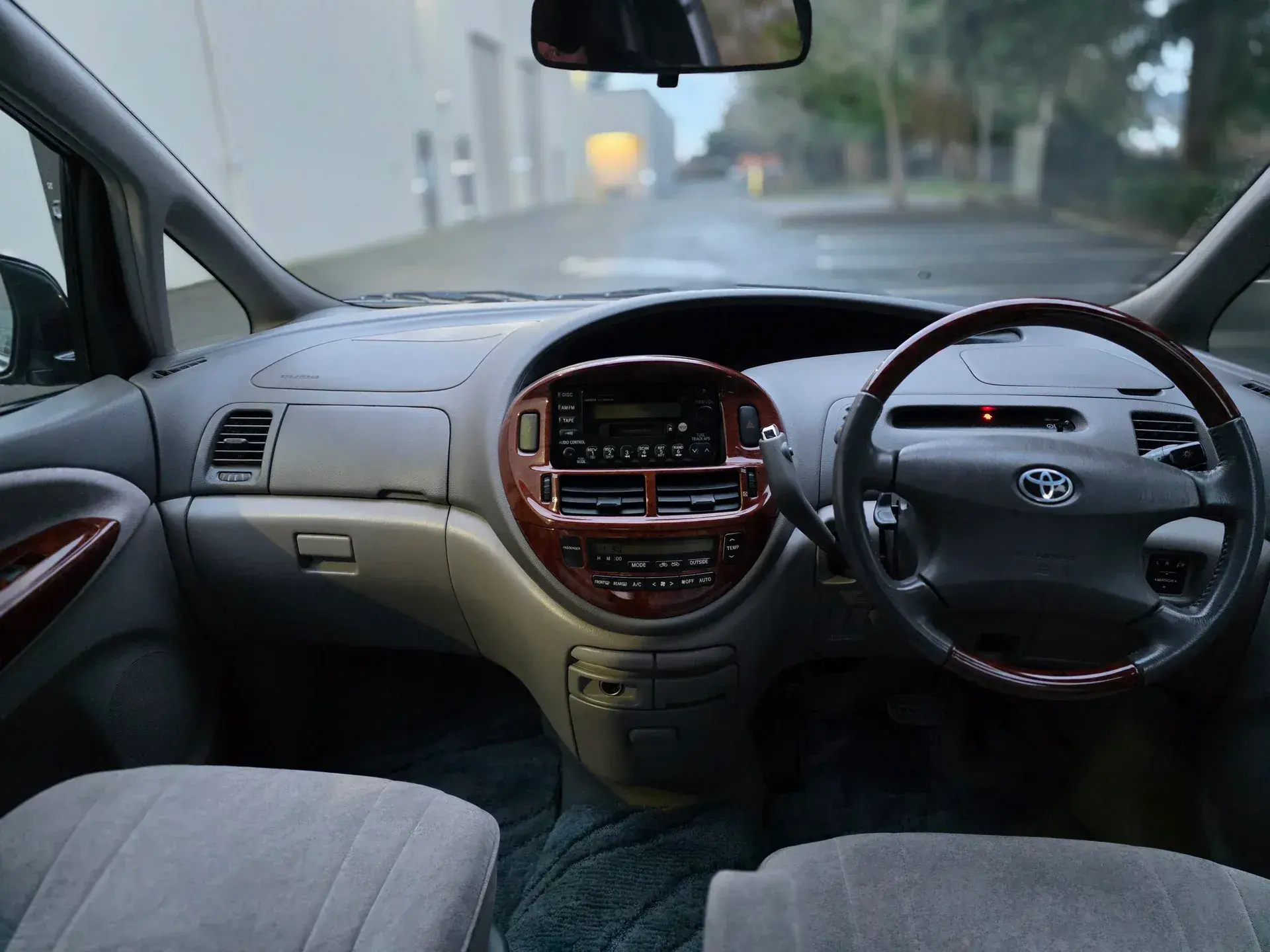 2000 Toyota Estima L