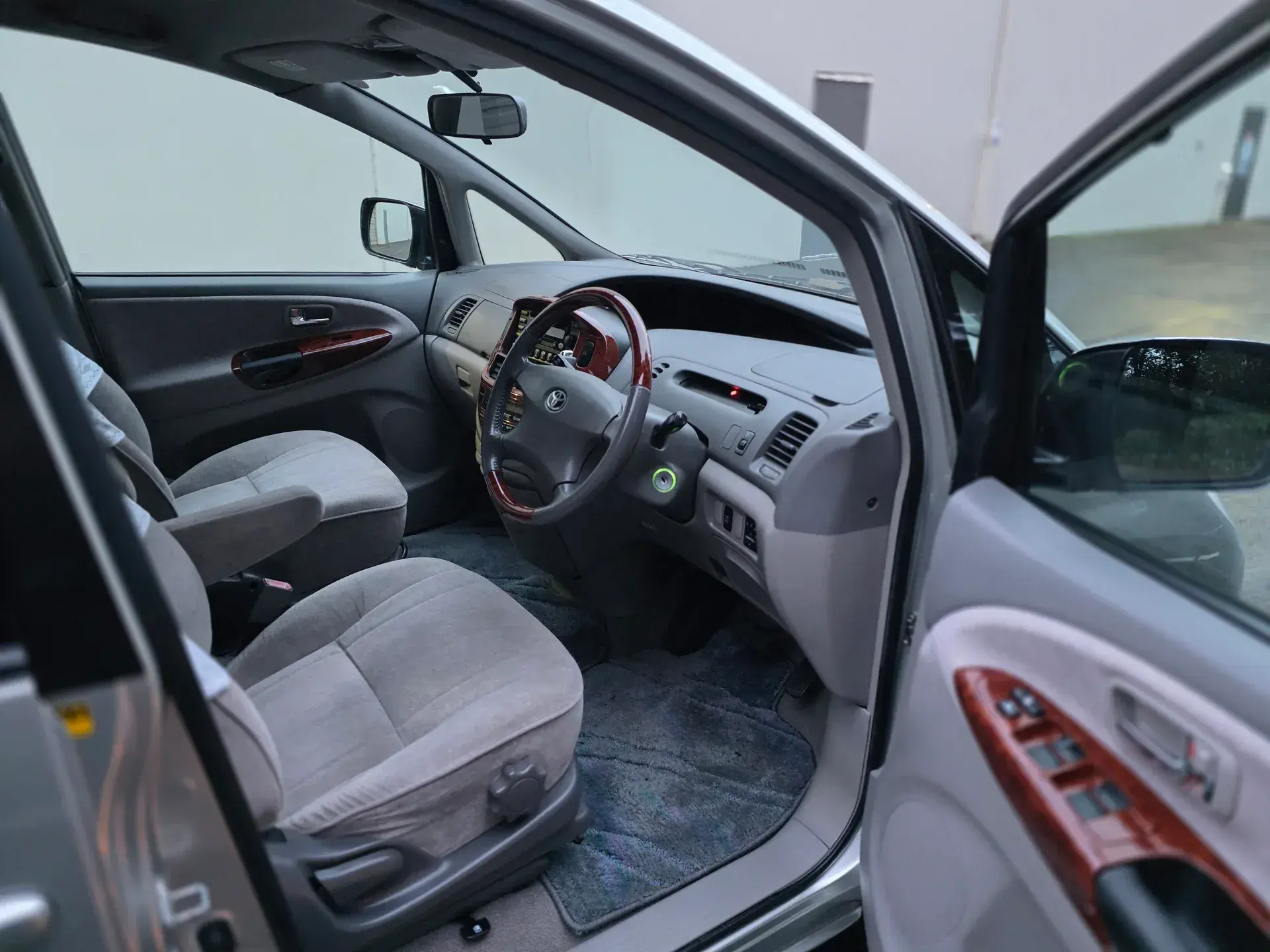 2000 Toyota Estima L - 5