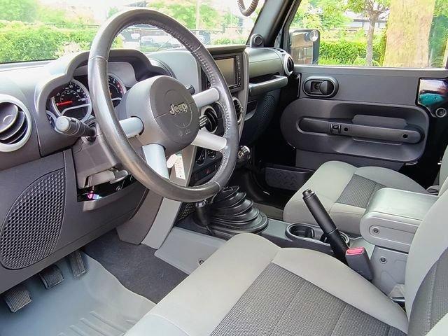 2010 Jeep Wrangler Sahara - 5
