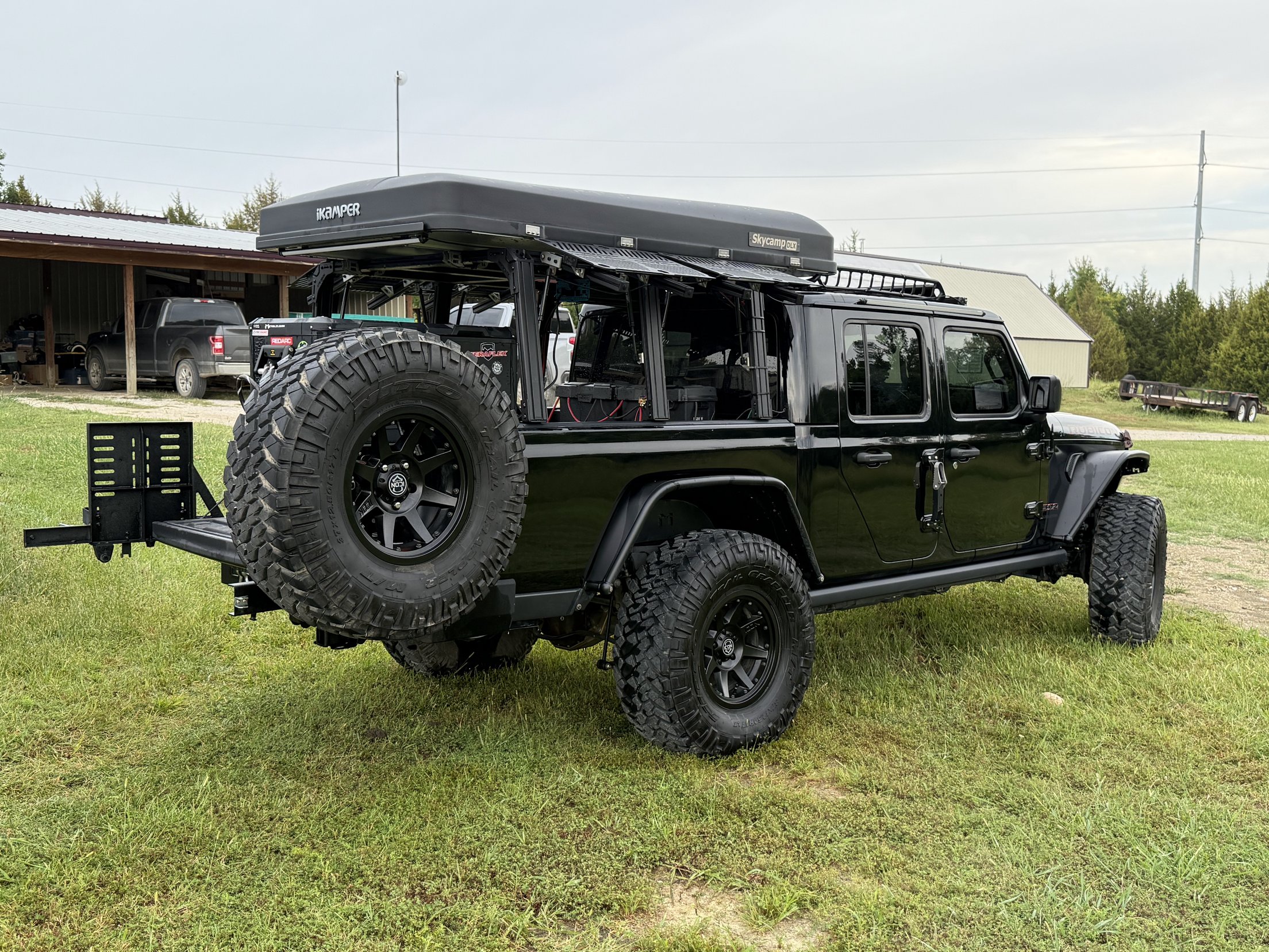 HEMI V8-Powered 2022 Jeep Gladiator - 3