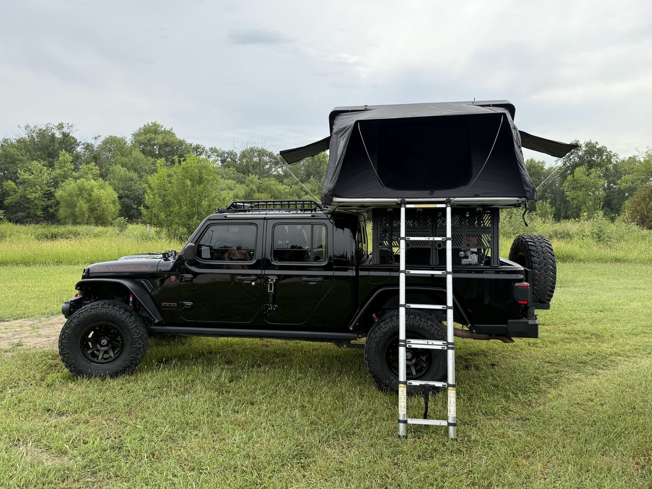 HEMI V8-Powered 2022 Jeep Gladiator