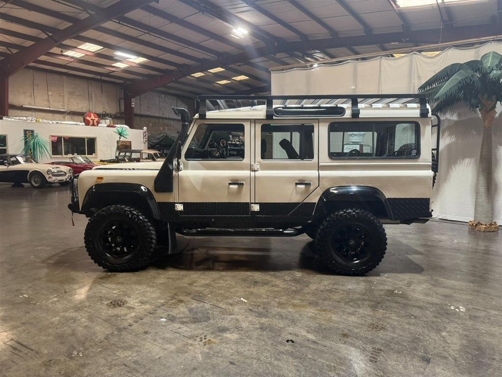 1990 Land Rover Defender 110 - 2