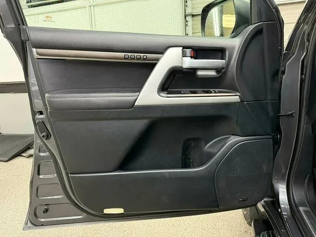 2019 Toyota Land Cruiser