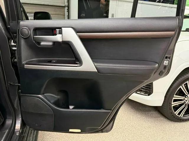 2019 Toyota Land Cruiser