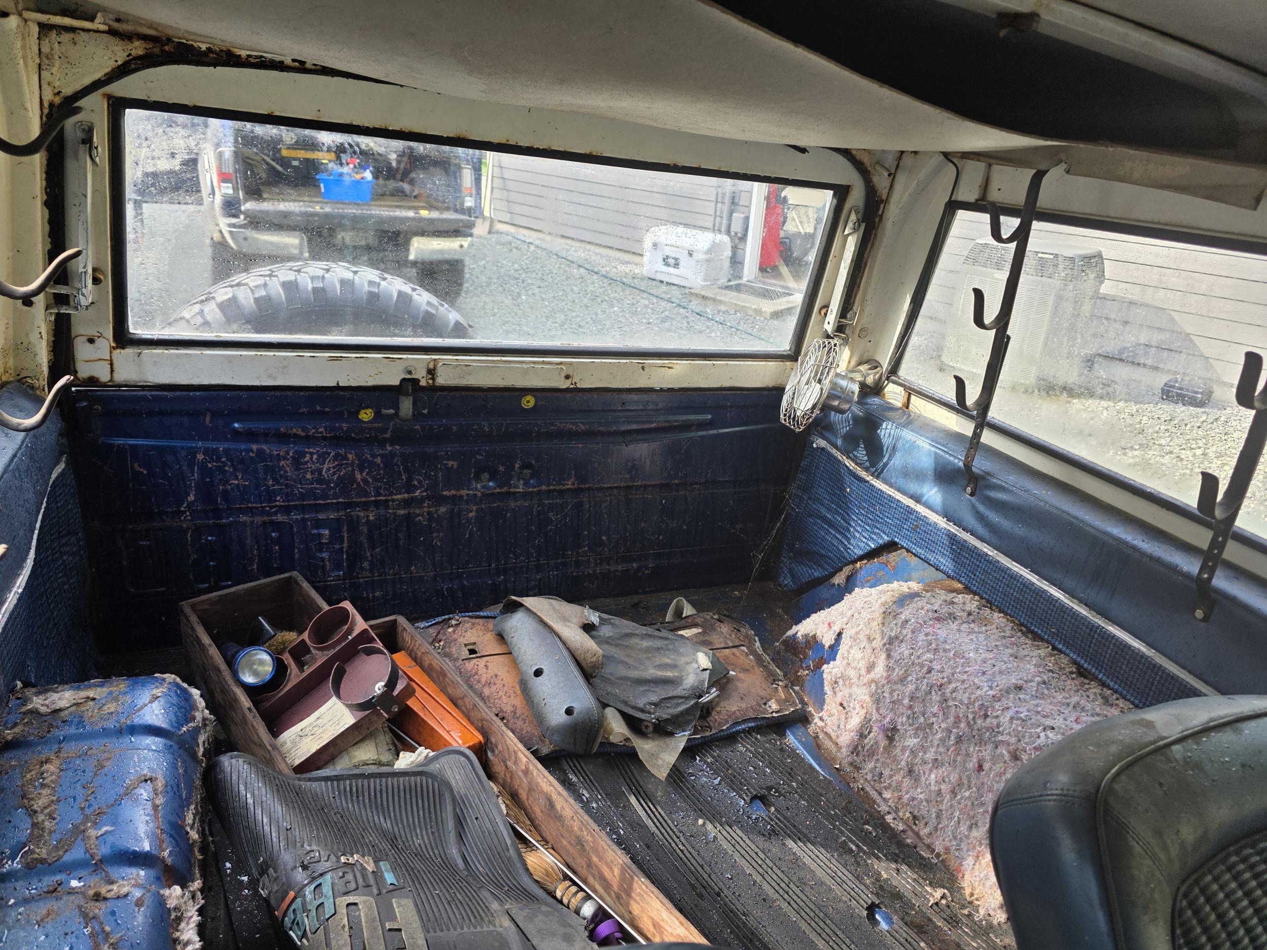 1975 Ford Bronco + Trailer