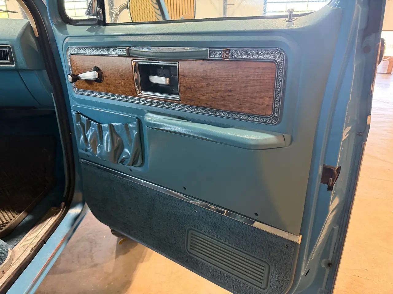 1977 Chevrolet K10 Suburban