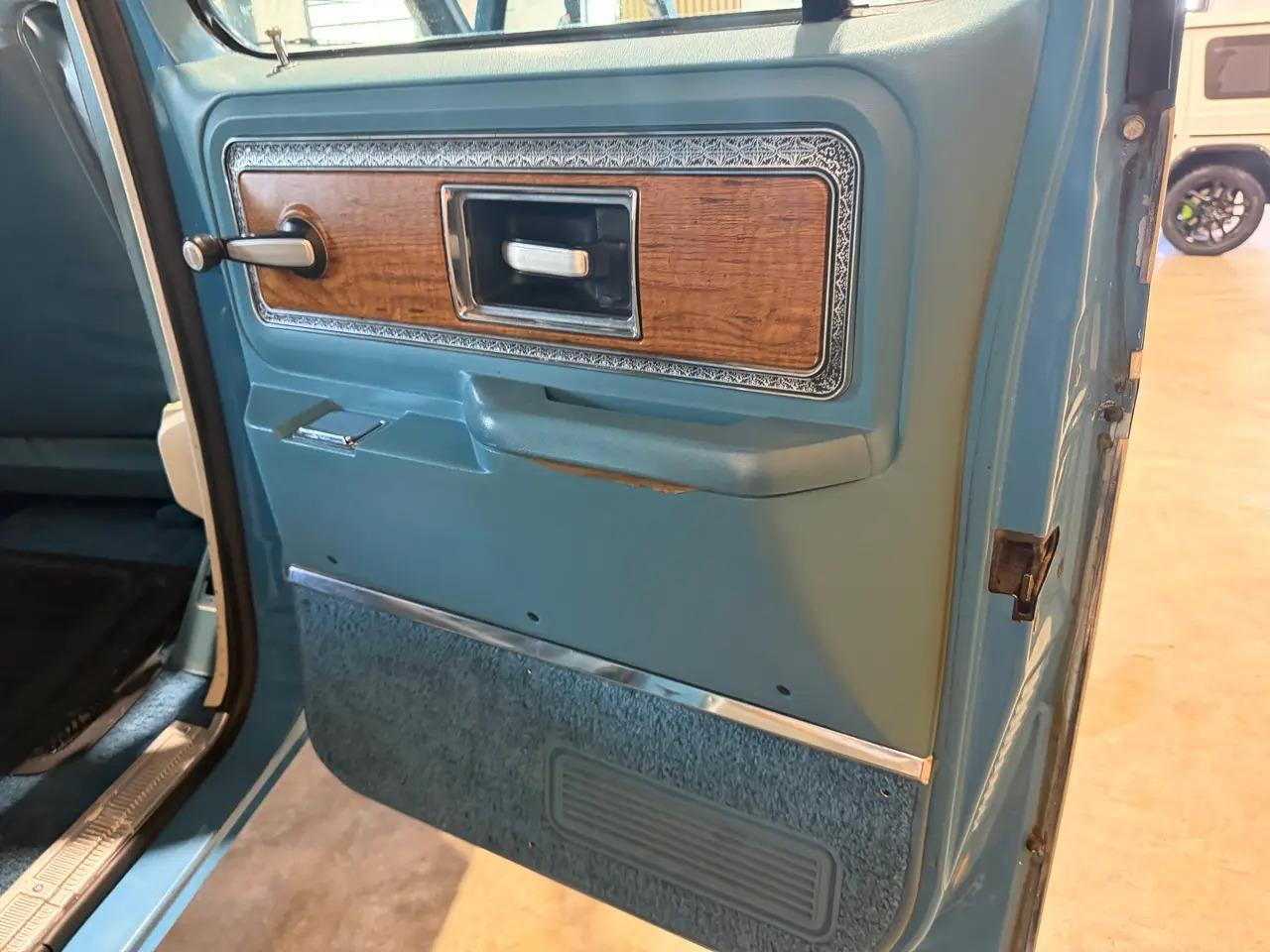 1977 Chevrolet K10 Suburban
