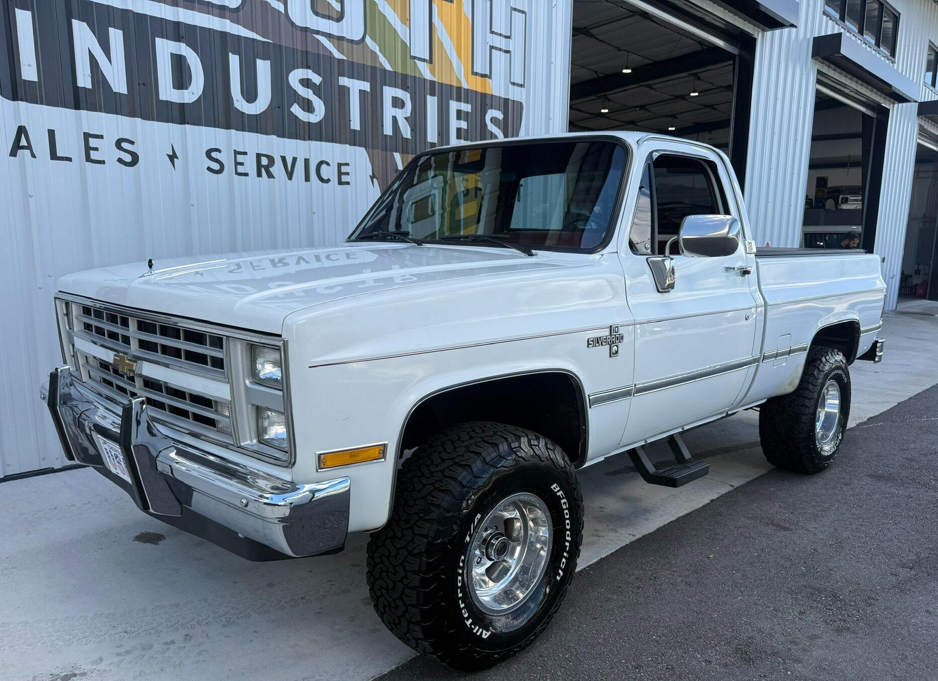  Chevrolet R/V Series