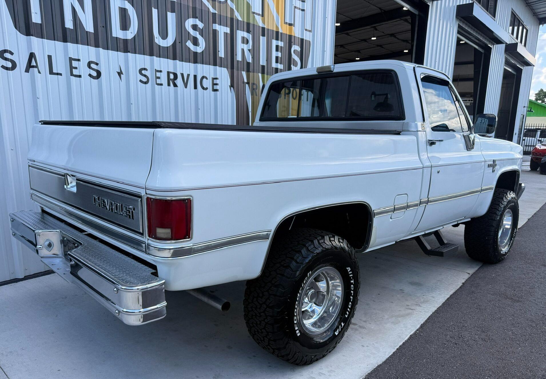 1987 Chevrolet Silverado V-10 - 3
