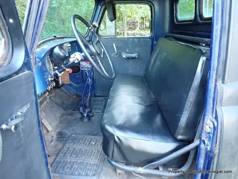 1952 International L120 Flatbed