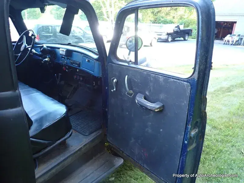 1952 International L120 Flatbed