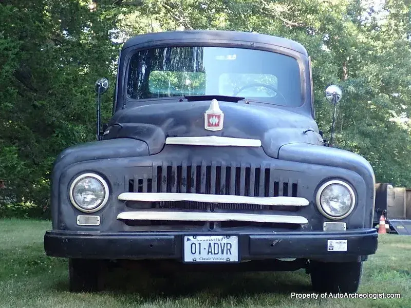 1952 International L120 Flatbed - 4