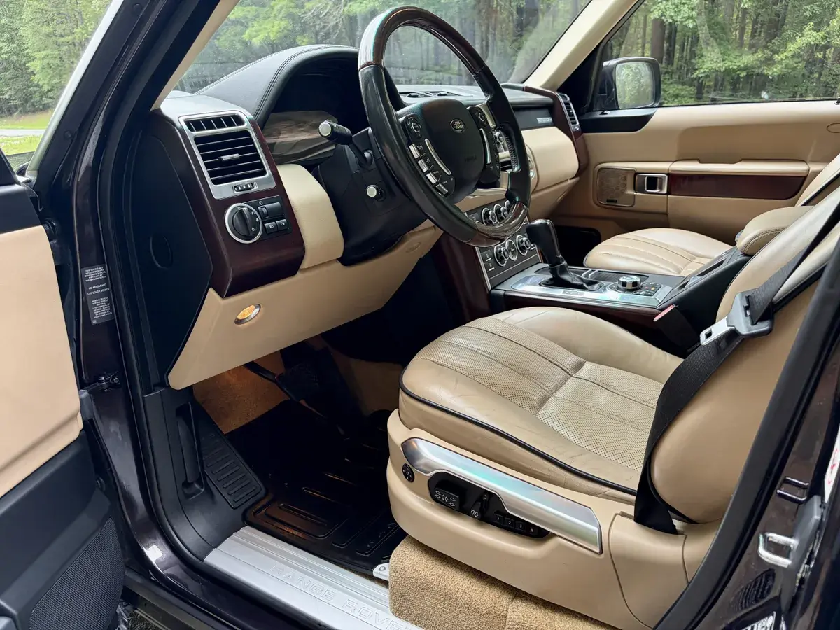 2012 Land Rover Range Rover HSE Luxury