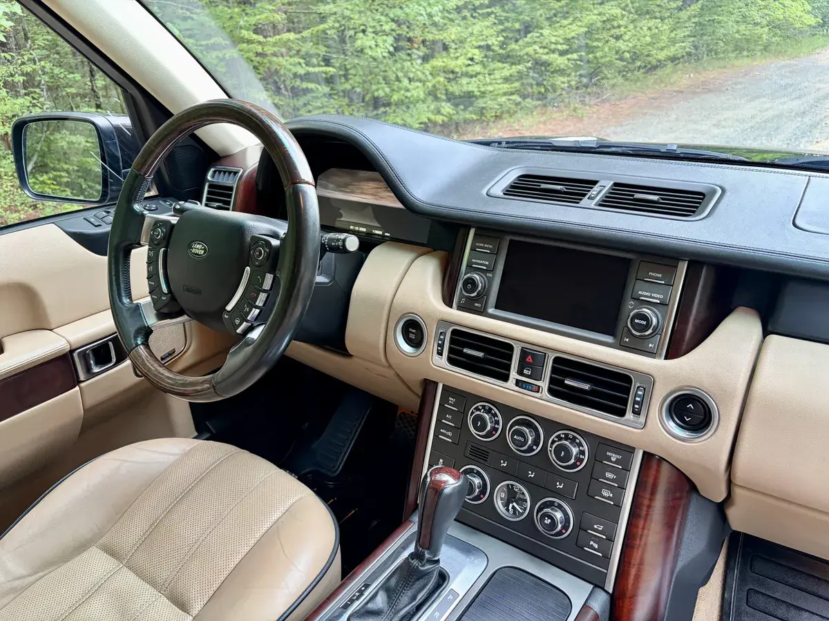 2012 Land Rover Range Rover HSE Luxury