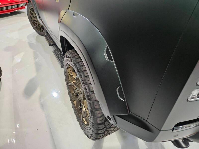 2025 Land Rover Defender 110 V8 Urban Widetrack