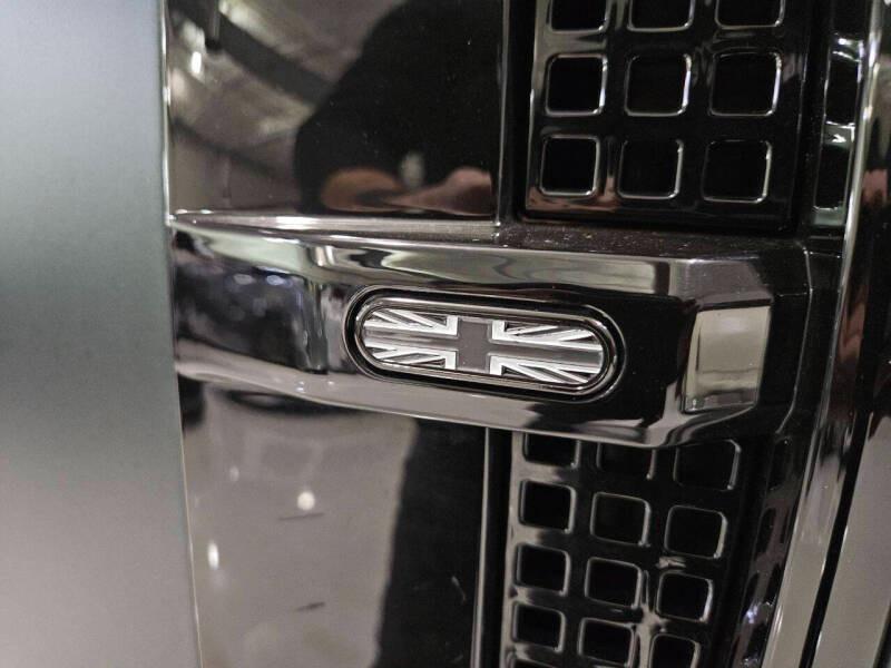 2025 Land Rover Defender 110 V8 Urban Widetrack