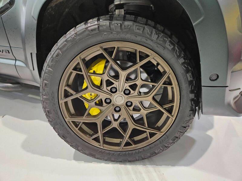 2025 Land Rover Defender 110 V8 Urban Widetrack