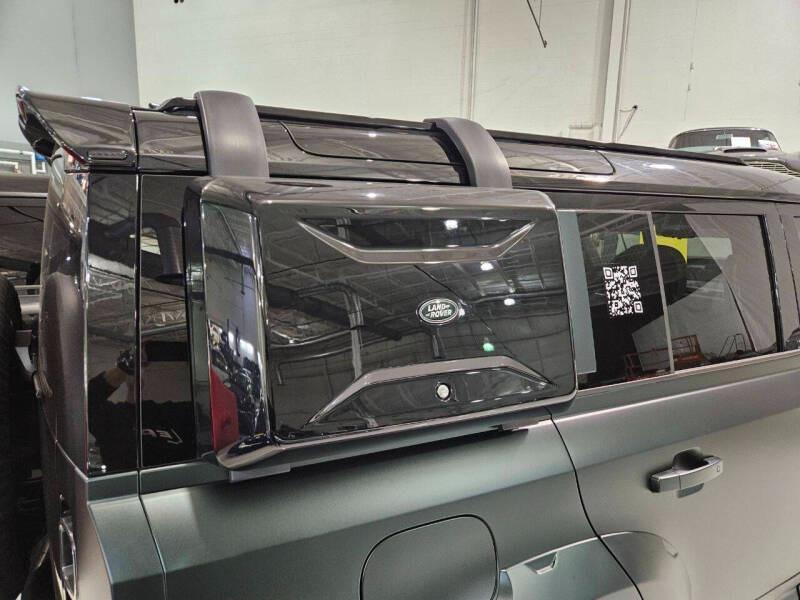 2025 Land Rover Defender 110 V8 Urban Widetrack