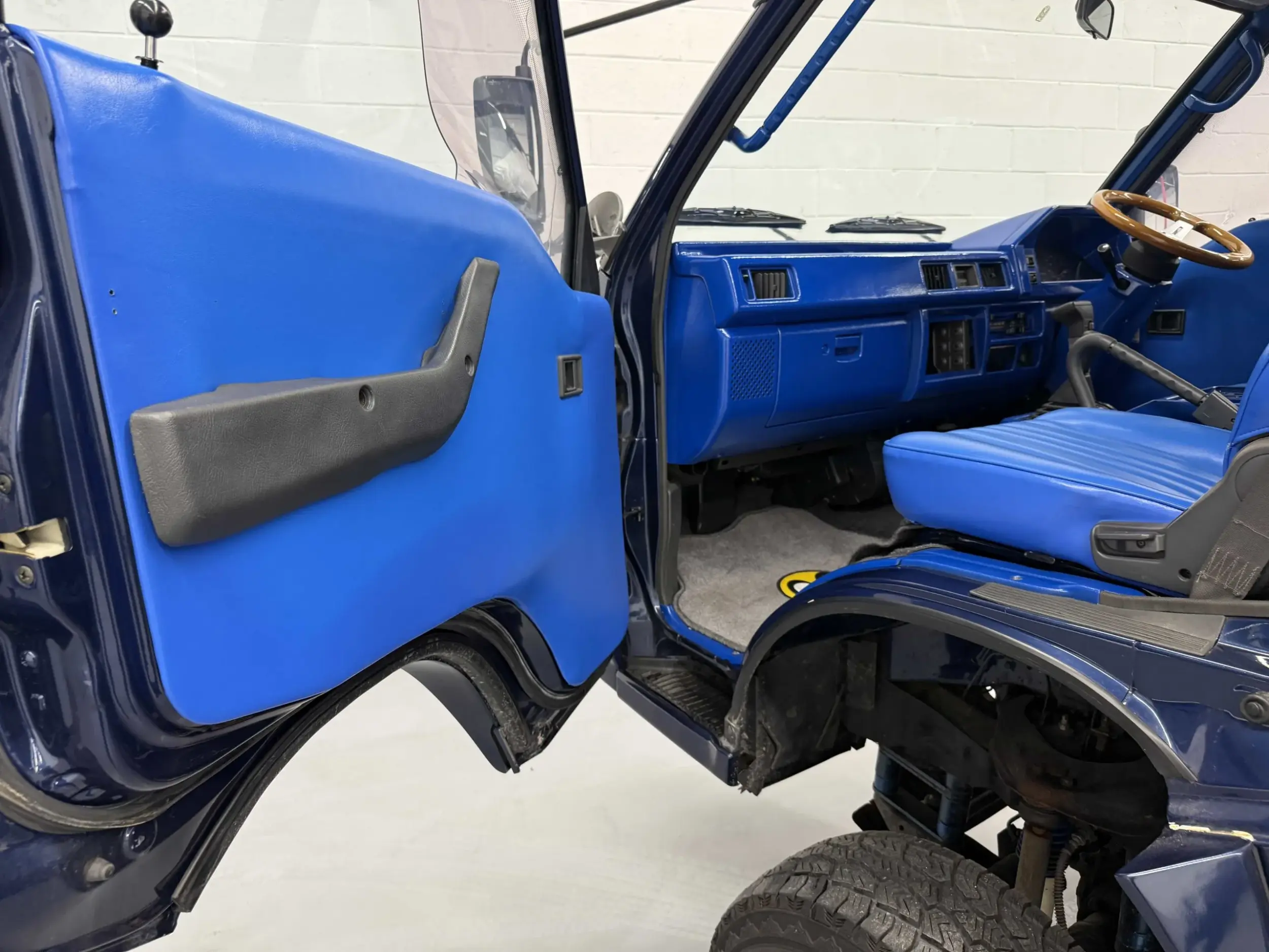 Lifted 1993 Mitsubishi Delica L300