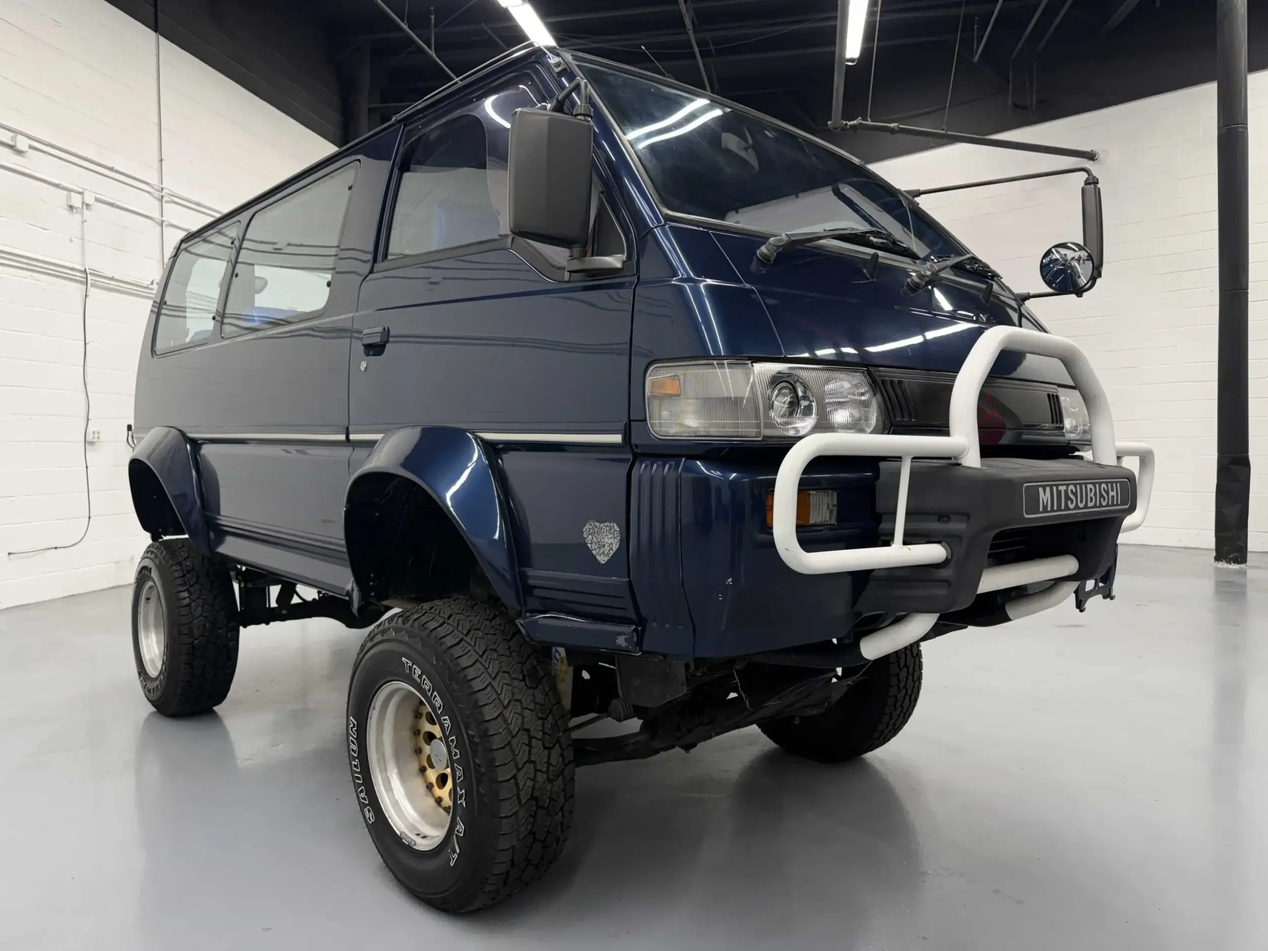 Lifted 1993 Mitsubishi Delica L300 - 3
