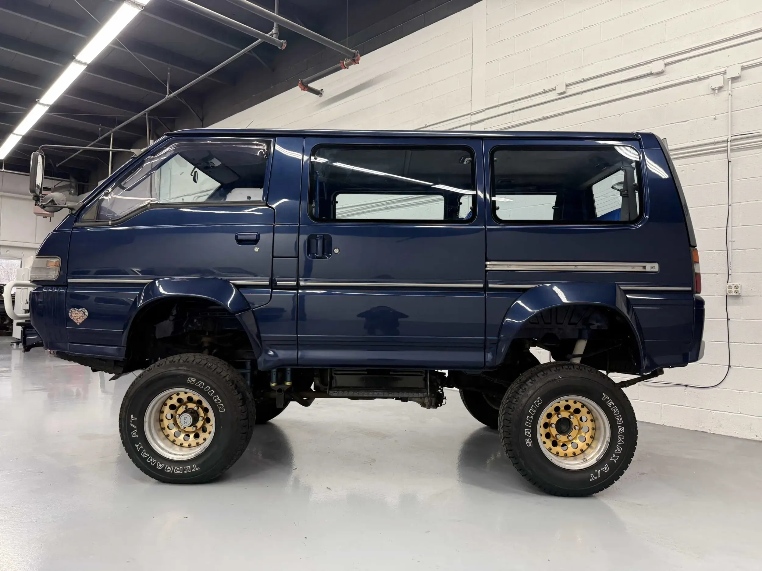 Lifted 1993 Mitsubishi Delica L300