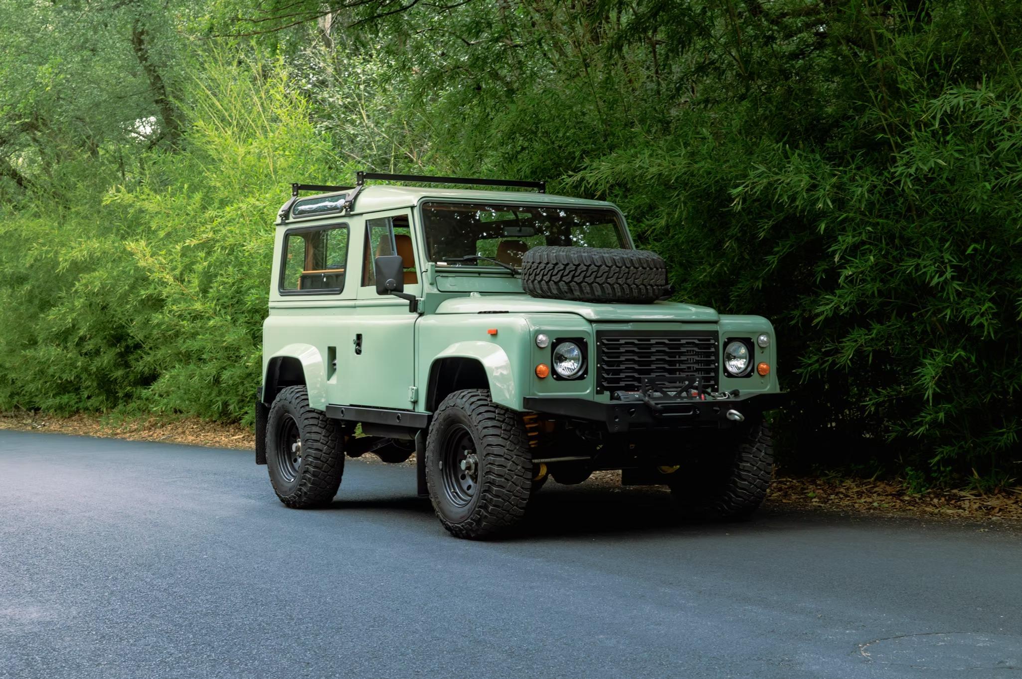  Land Rover Defender