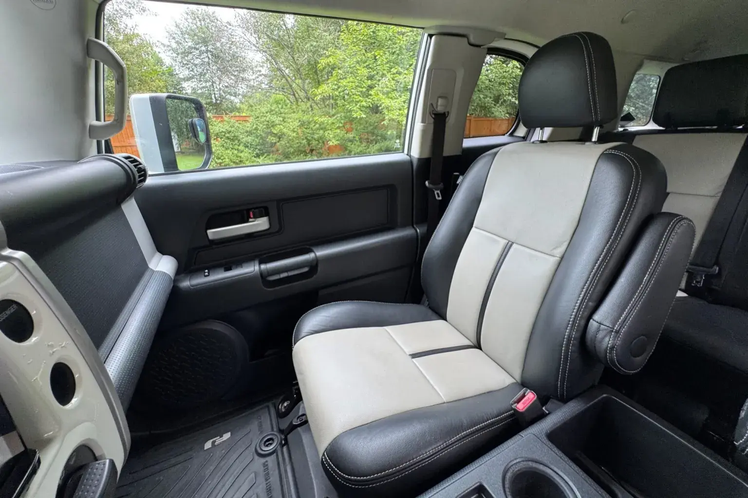 Modified 2014 Toyota FJ Cruiser