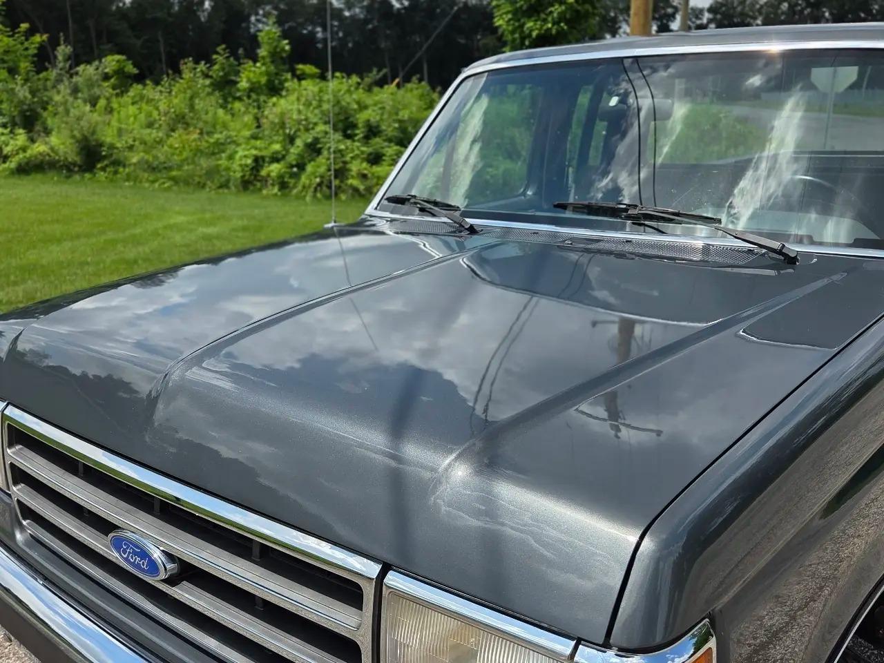 1989 Ford F-150 XLT Lariat