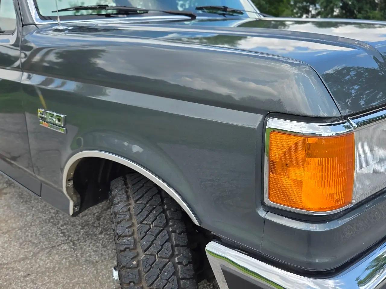 1989 Ford F-150 XLT Lariat