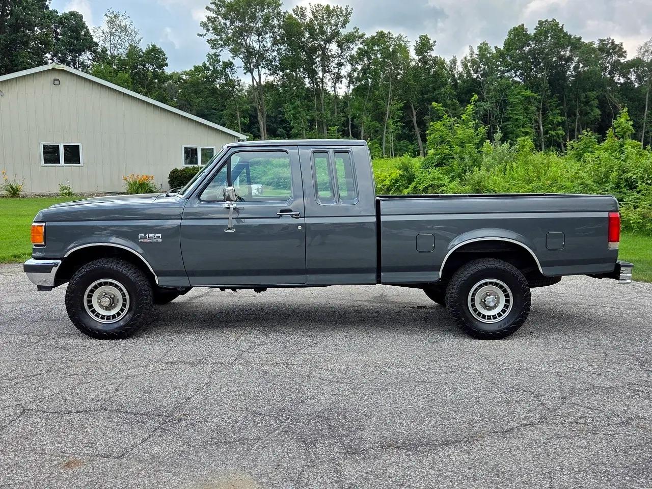 1989 Ford F-150 XLT Lariat - 2
